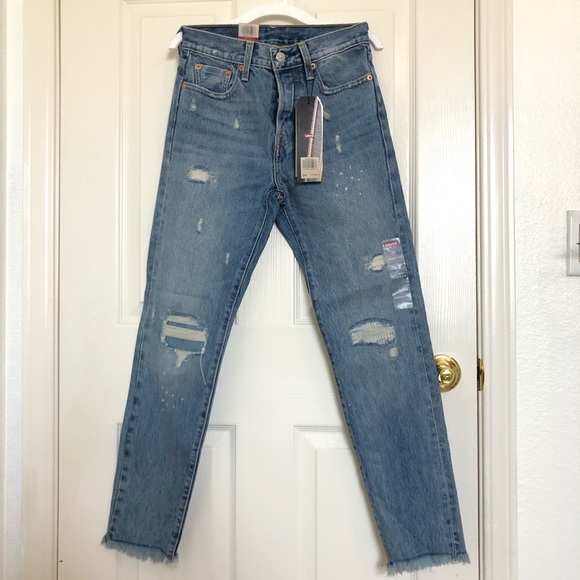 High Waisted Levi’s Wedgie Fit - Picture 2 of 3